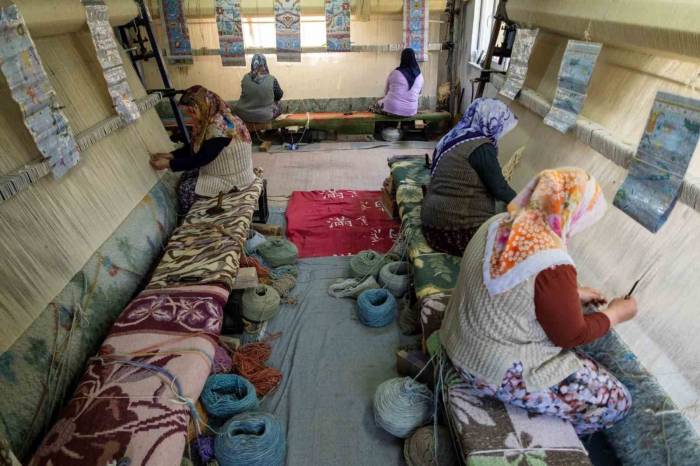 El Dokuma Halılar Makineleşmeye Direniyor