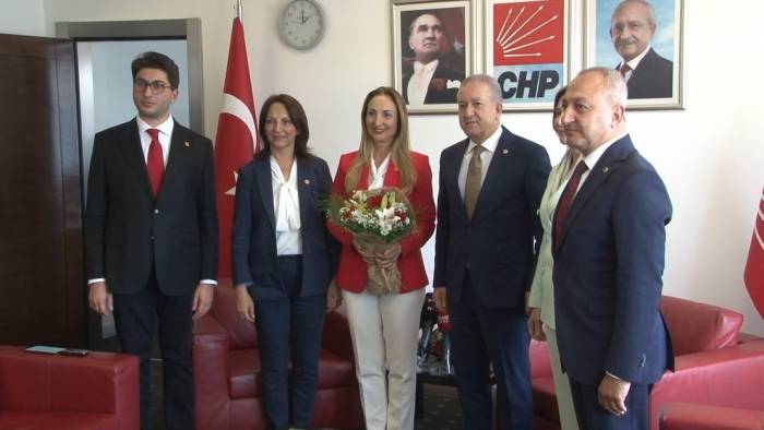 Mhp Heyetinden Chp’ye Bayram Ziyareti