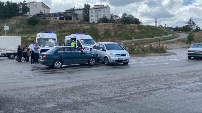 Bayram Gezmesinde Trafik Kazası: 3’ü Çocuk 5 Yaralı
