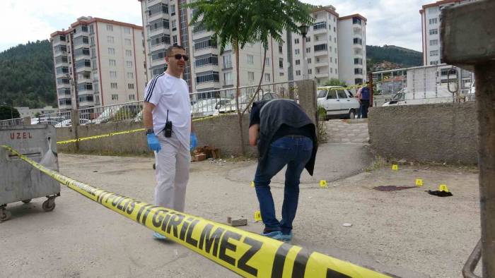 Önce Bıçakla Yaraladı, Ardından Av Tüfeğiyle Vurdu