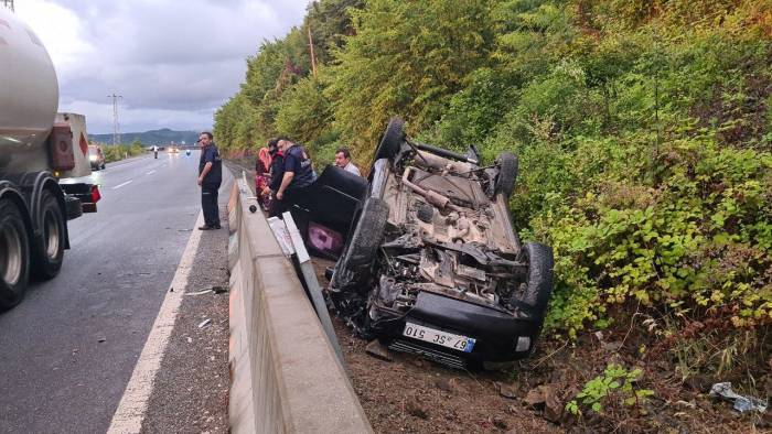 Zonguldak’ta Otomobil Bariyere Çarparak Takla Attı: 6 Yaralı
