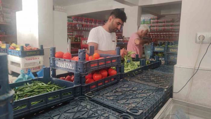 Bayramda Nüfusu İki Katına Çıkan İlçede Maket Rafları Boşaldı