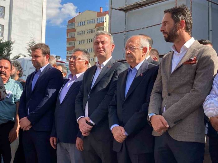 Chp Genel Başkanı Kılıçdaroğlu, Dayısının Cenaze Törenine Katıldı