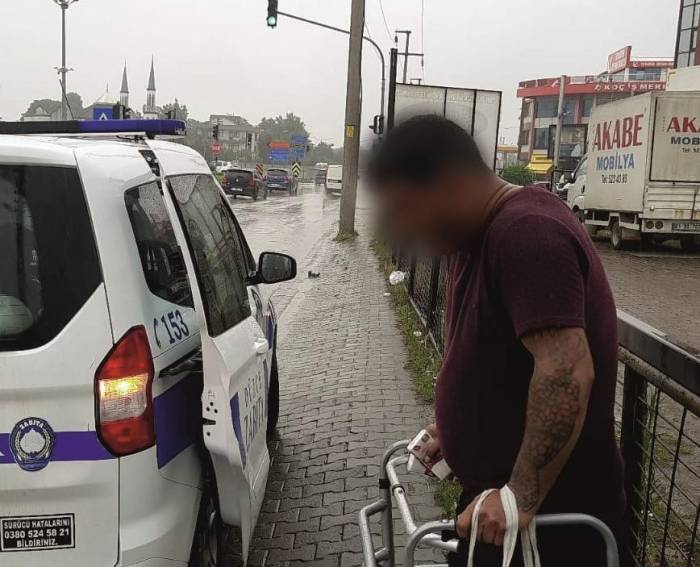 Zabıtaların Yakaladığı Dilenci Yürüteçle Geldi, Yürüyerek Çıktı