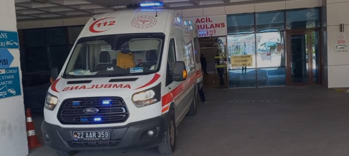 Edirne’de Denize Giren 2 Kişi Boğulma Tehlikesi Geçirdi