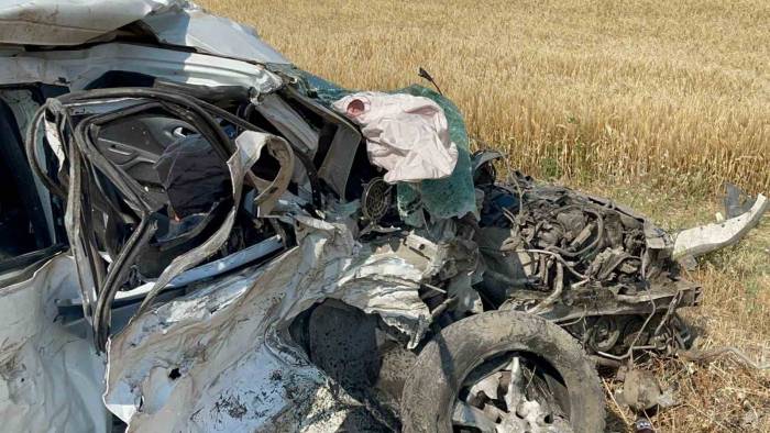 Elazığ’da Otomobil İle Cip Kafa Kafaya Çarpıştı: 1 Ölü, 5 Yaralı