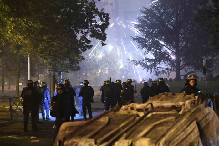 Fransa’da Şiddet Olayları Sürüyor: 667 Kişi Gözaltında