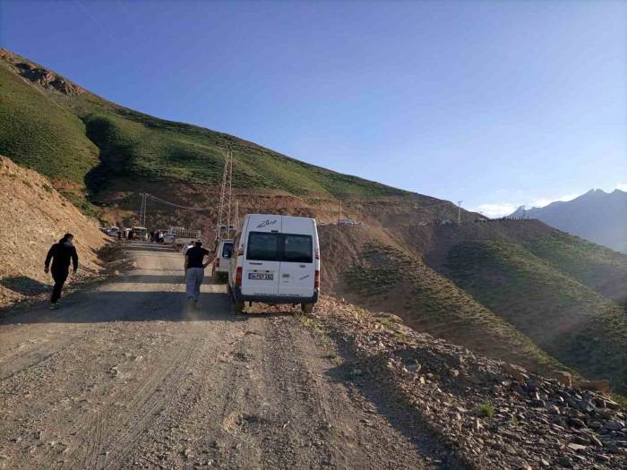 Yaylaya Gidenleri Taşıyan Minibüs Takla Attı