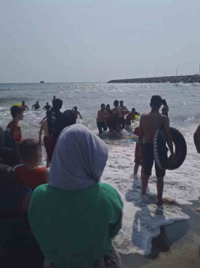 Boğulma Tehlikesi Geçiren 2 Genci Vatandaşlar Kurtardı, O Anlar Kamerada