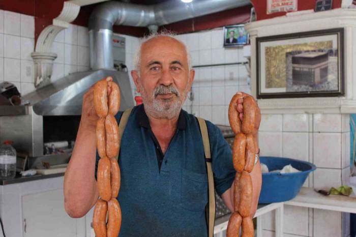 Kayseri’de Kurban Etleri Sucuk Oluyor