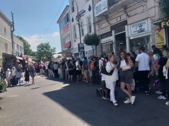Kurban Bayramı’nın Üçüncü Gününde Vatandaşlar Adalar’a Akın Etti