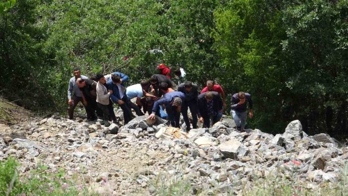 Kaza 20 Saat Sonra Fark Edildi:2 Kişi Öldü 1 Kişi Ağır Yaralandı
