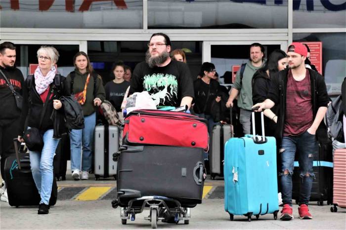 Antalya Yılık İlk Altı Alında Hava Yoluyla Gelen Turist Sayısı 5 Milyon 523 Bin 624 Oldu