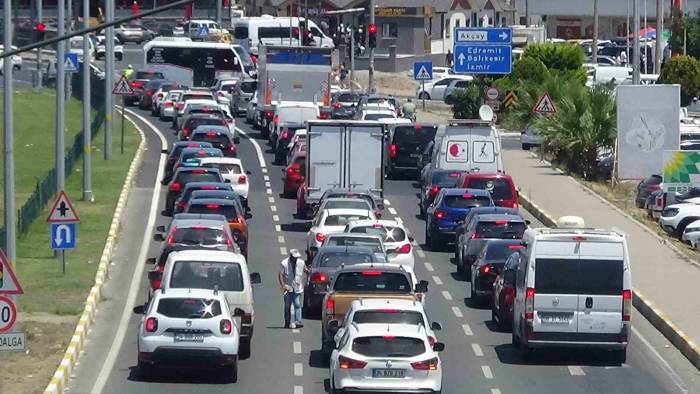 Kuzey Ege’de Trafikte Dönüş Yoğunluğu Başladı