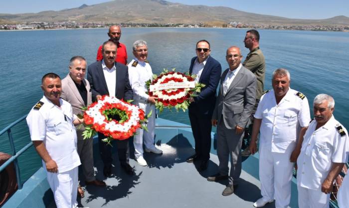 Tatvan’da Kabotaj Bayramı Törenle Kutlandı