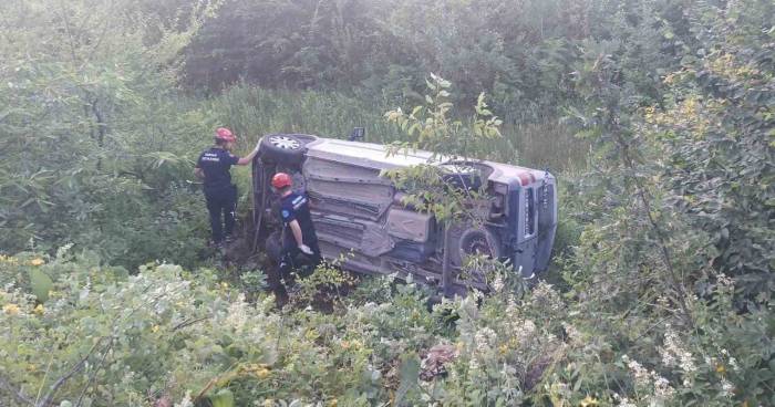 Bursa’da Hafif Ticari Araç Şarampole Devrildi: 6 Yaralı