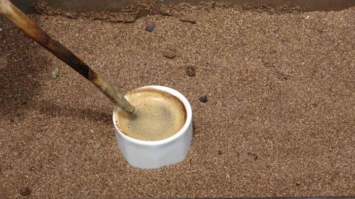 Assos’ta Kumda Kahve Keyfi