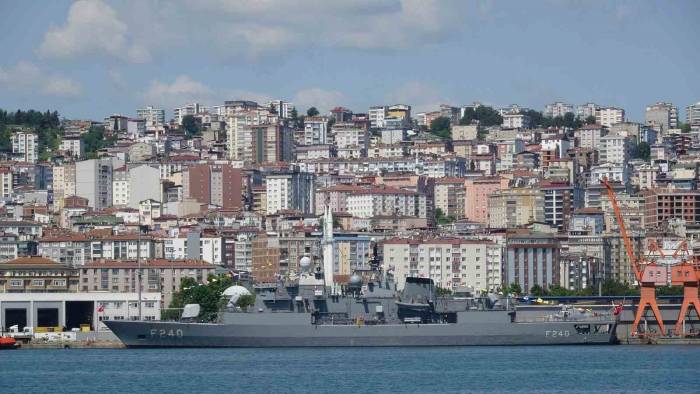 Tcg Yavuz Askeri Gemisi Samsun’da Ziyaretçilerini Ağırlıyor