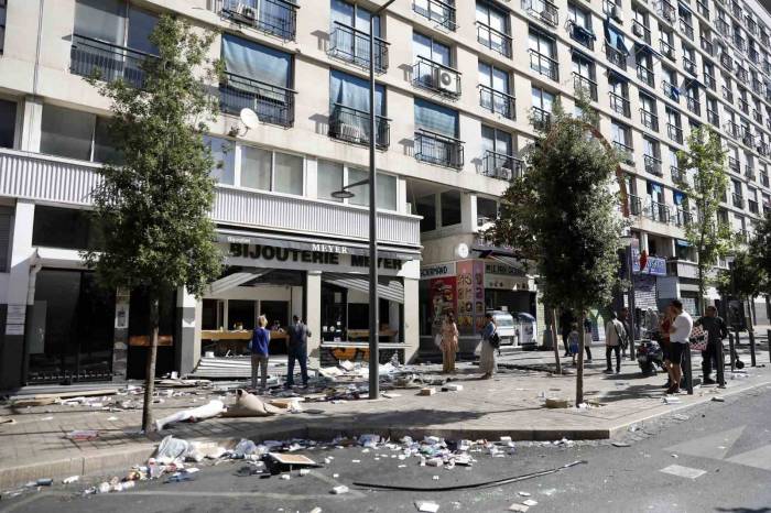 Fransa’daki Protestolar Şiddetini Arttırdı