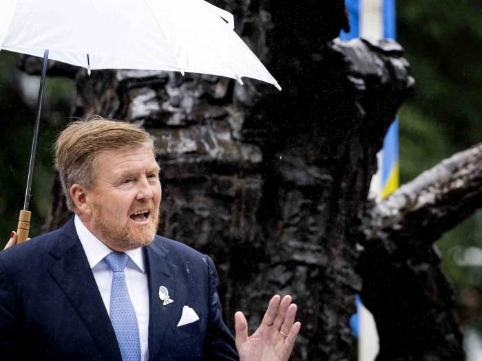 Hollanda Kralı‘ndan “kölelik” Özrü