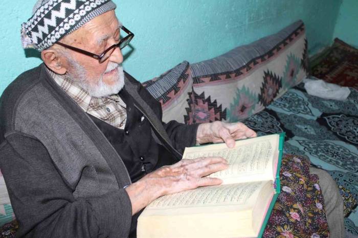 105 Yaşındaki ‘mehmet Amca’ Yaşantısıyla Gençlere Örnek Oluyor