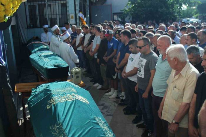 İzmir’deki Feci Kazada Hayatını Kaybedenler Toprağa Verildi