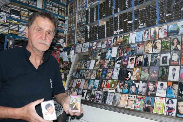 Yılların Eskitemediği Kasetçi