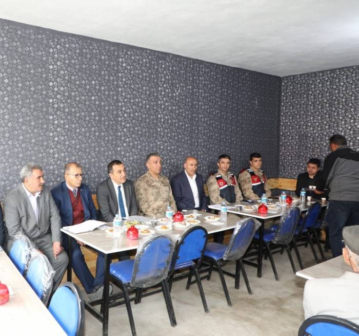 Kars Valisi Öksüz, Köylülerle Bir Araya Geldi