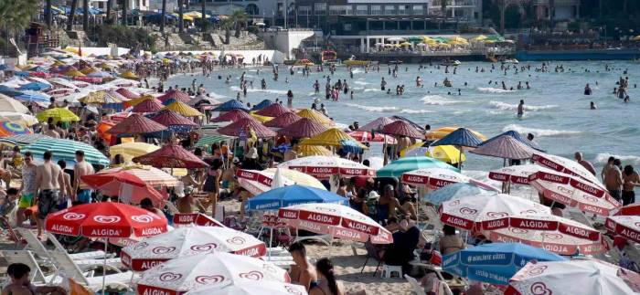 Kuşadası’na Tatilci Akını