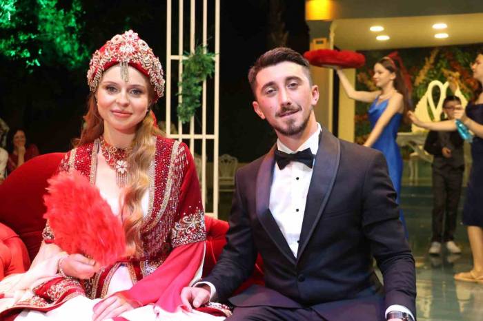 Polonyalı Geline Amasyalılardan Türk Usulü Düğün