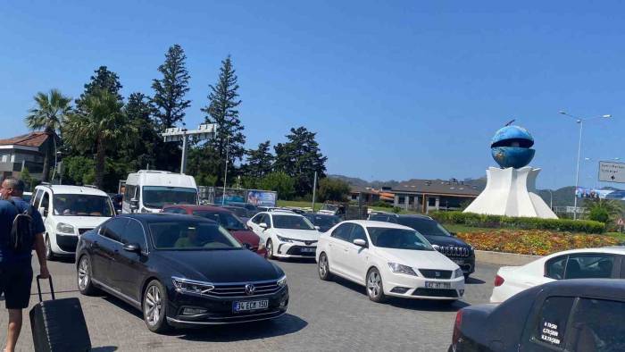 Marmaris’e Gelen Tatilcilerin Dönüş Yolculuğu Başladı