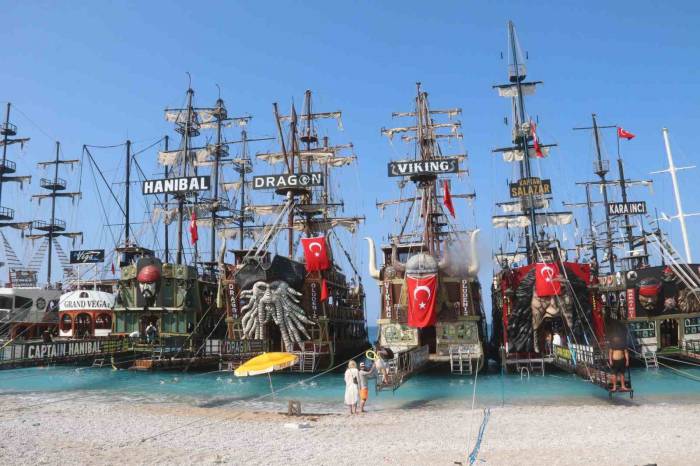 Ölüdeniz’de Tekneciler Çifte Bayram Kutladı