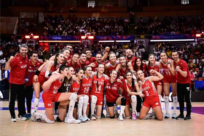A Milli Kadın Voleybol Takımı Milletler Ligi’nde Çeyrek Finalde