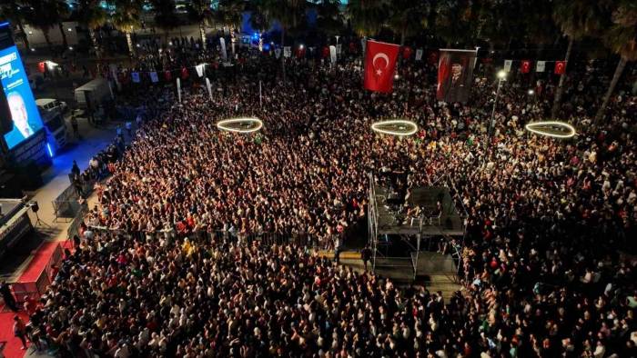 Büyükşehir’den Finike’ye Cumhuriyet Meydanı