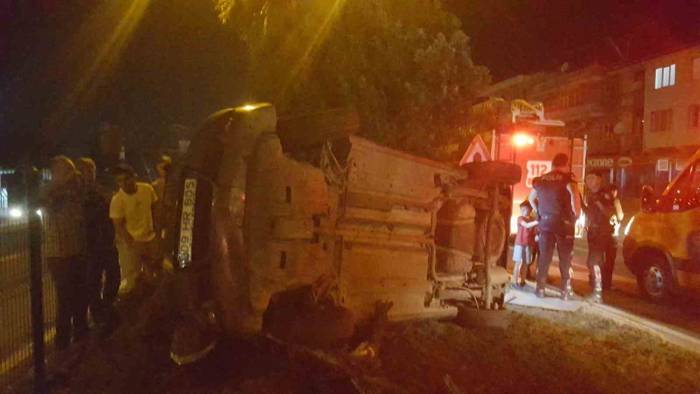 Sürücüsünün Direksiyon Hakimiyetini Kaybettiği Araç Yan Yattı: 1 Yaralı