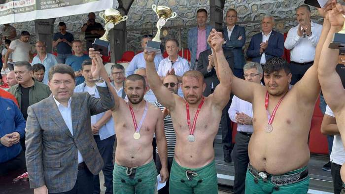 Adalet Bakanı Tunç, Bartın’da Yanaz Köyü Güreşleri’ne Katıldı