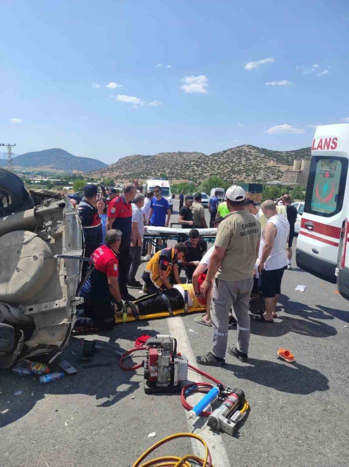 Burdur’da Otomobil Şarampole Devrildi: 5 Yaralı