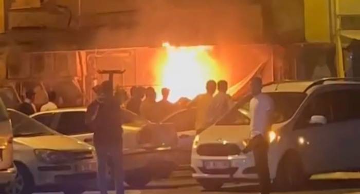 Alevler Markete Sıçramadan Söndürüldü