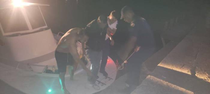Alabora Olan Tekneden Düşen 3 Kişi Böyle Kurtarıldı