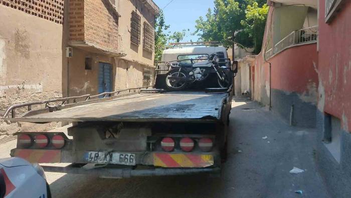 Motosikleti Çalıp Kaçmak İsteyen İki Şüpheliden Biri Yakalandı