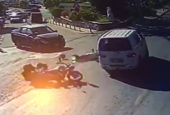 Motosiklet İle Minibüsün Karıştığı 1 Ölümlü Kaza Güvenlik Kamerasında