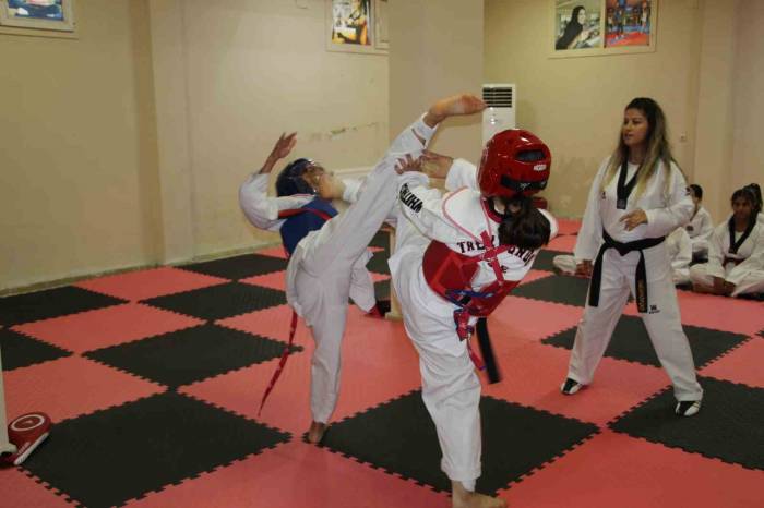 Şırnaklı Kadınlar Tekvando Öğreniyor