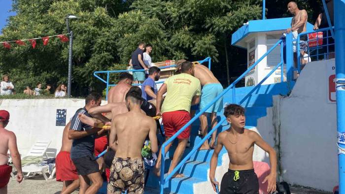Boğulma Tehlikesi Geçiren Şahsın İmdadına Cankurtaran Ekipleri Yetişti