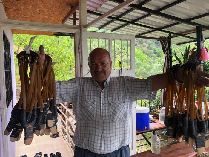 Bir Dönemin Hem Oyuncağı Hem Silahı Sapan