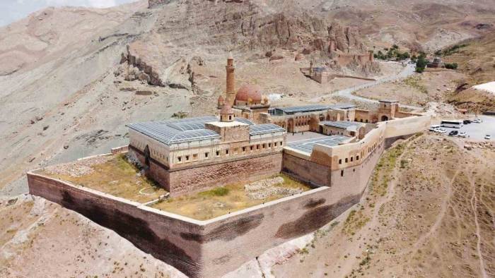 İshak Paşa Sarayı’nı Bayramda 40 Bin Kişi Ziyaret Etti