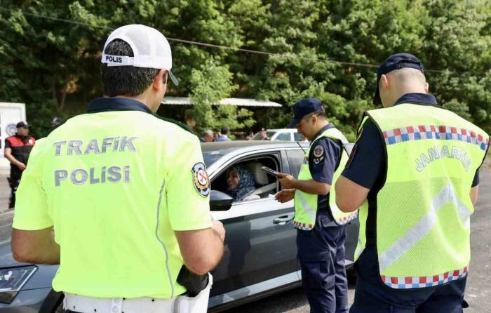 Bilecik’te Bayram Boyunca 940 Personelin Görev Yaptığı 272 Ekip, 10 Radar Ve 6 Dron İle Trafik Denetimleri Yapıldı