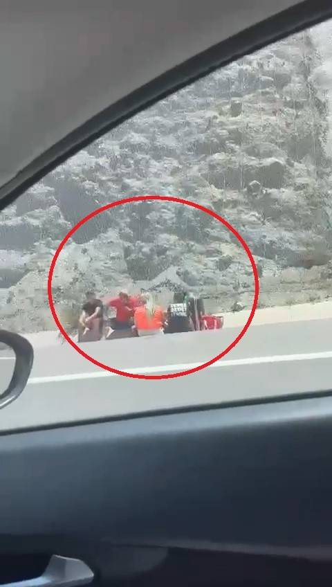 Seyir Halindeki Otomobil Alev Topuna Döndü