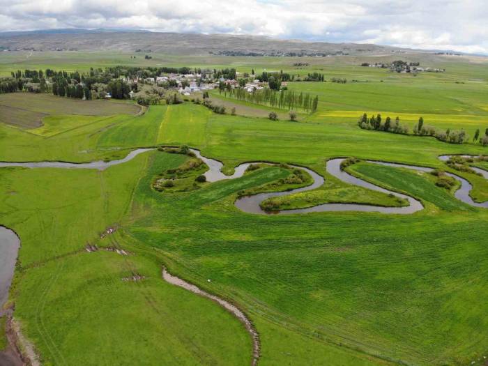 Arpaçay Menderesleri Görenleri Büyülüyor