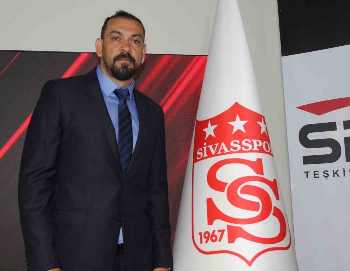 Servet Çetin, Sivasspor’a İmzayı Attı