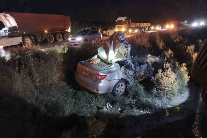 Diyarbakır’da Otomobil İle Traktör Çarpıştı: 1 Ölü, 3 Yaralı
